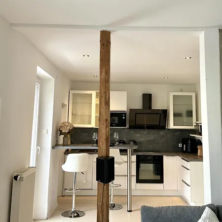 Exklusive Altbauwohnung Mit Whirlpool Und Küche