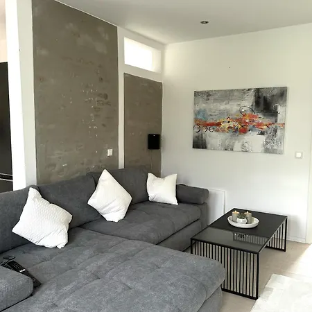 Apartment Exklusive Altbauwohnung Mit Whirlpool Und Küche *