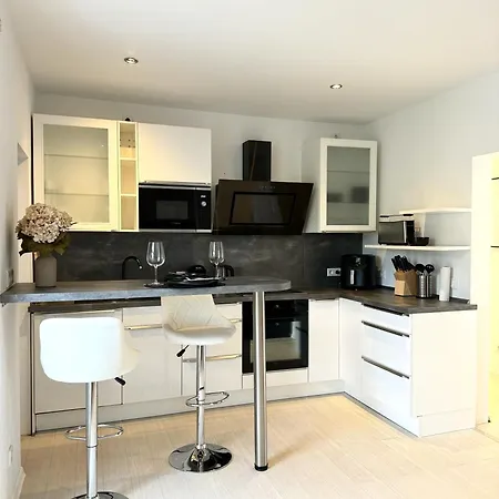 Apartment Exklusive Altbauwohnung Mit Whirlpool Und Küche