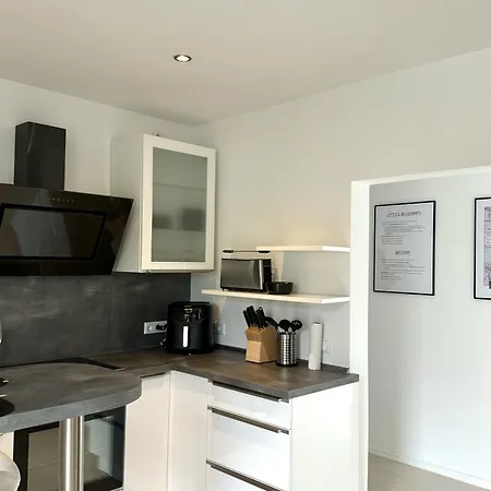 Exklusive Altbauwohnung Mit Whirlpool Und Küche Apartment