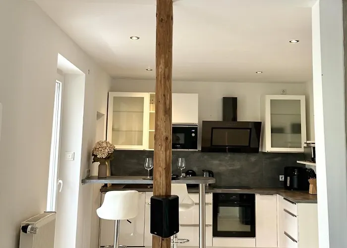 Exklusive Altbauwohnung Mit Whirlpool Und Küche