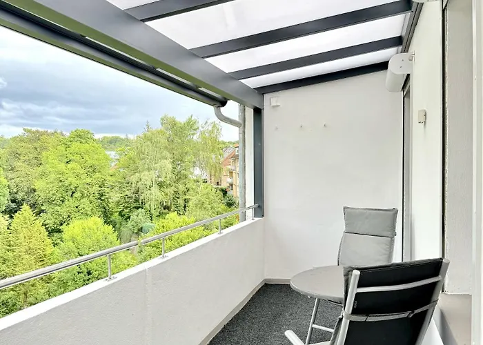 Exklusive Altbauwohnung Mit Whirlpool Und Küche