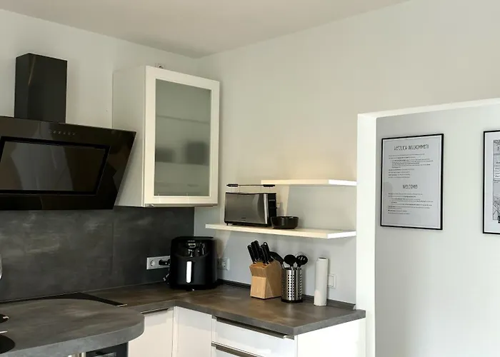 Exklusive Altbauwohnung Mit Whirlpool Und Küche Apartamento